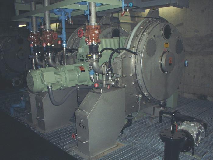 汚泥脱水機（七里）