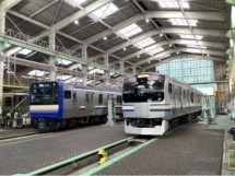 新旧車両が並んだ姿を撮影できます