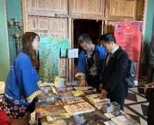 自治体国際化協会（クレア）のブースにて