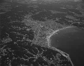 上空から旧鎌倉地域を撮影した写真