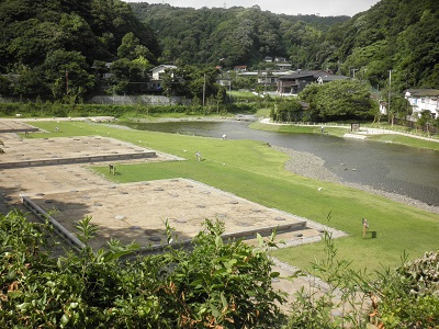 史跡永福寺跡を展望台から望む写真